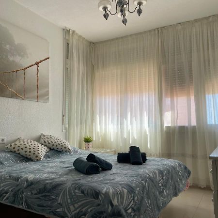 Home Away In The Heart Of Town 토레몰리노스 외부 사진