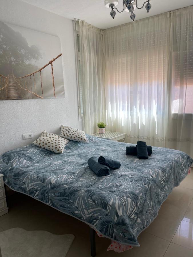 Home Away In The Heart Of Town 토레몰리노스 외부 사진