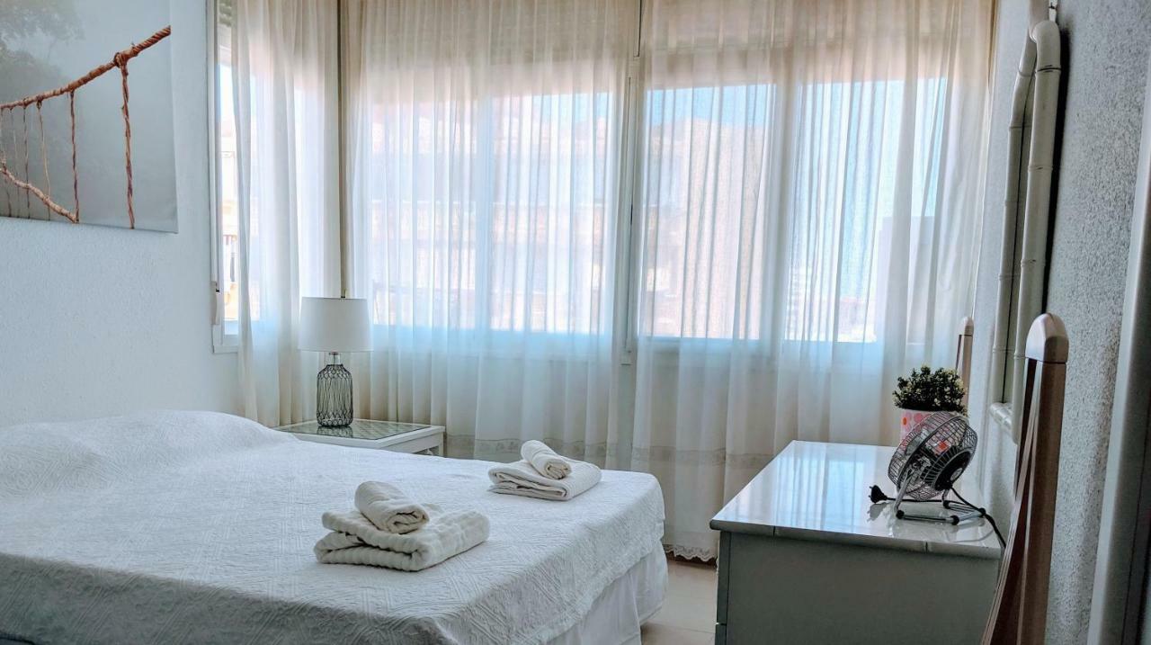 Home Away In The Heart Of Town 토레몰리노스 외부 사진