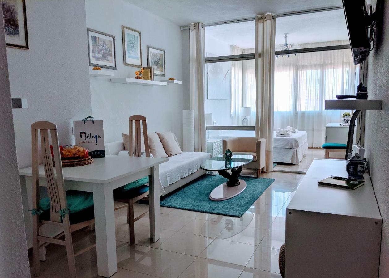 Home Away In The Heart Of Town 토레몰리노스 외부 사진