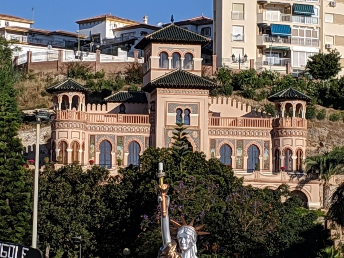 Home Away In The Heart Of Town 토레몰리노스 외부 사진