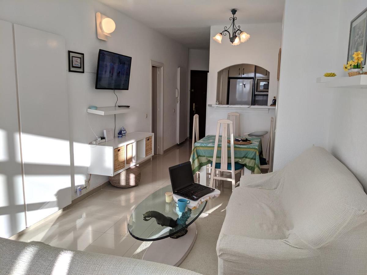 Home Away In The Heart Of Town 토레몰리노스 외부 사진